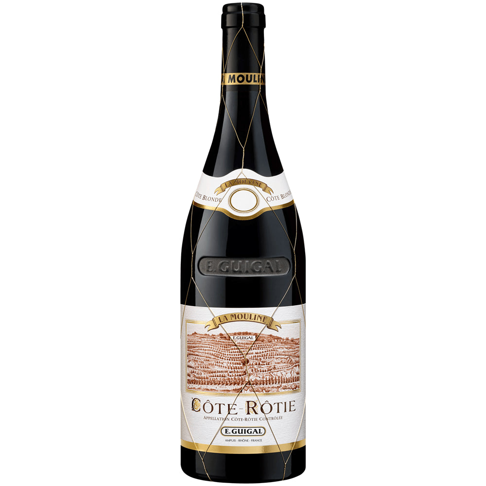 Eine Flasche E. Guigal Côte-Rôtie La Mouline AOC 2021 Syrah-Rotwein mit einem detailreichen Weinberg-Etikett.