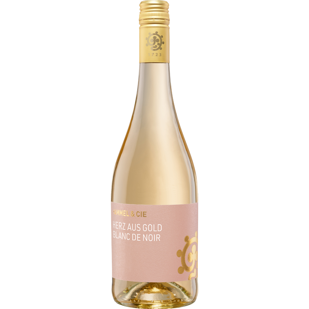 Eine durchsichtige Weinflasche mit einem goldenen Verschluss und einem rosafarbenen Etikett mit der Aufschrift Weingut Hammel Herz aus Gold Blanc de Noir trocken 2024 - ein Weißwein, der aus roten Trauben hergestellt wird.