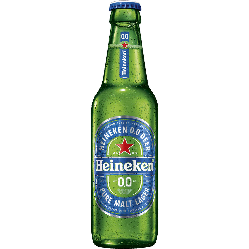 Eine grüne Heineken 0,0% Alkoholfrei 0,33L Flasche mit einem blau-weißen Etikett ist vor einem weißen Hintergrund abgebildet. Sie ist Teil des 24x MEHRWEG-Pakets und trägt das Branding des alkoholfreien Biers.