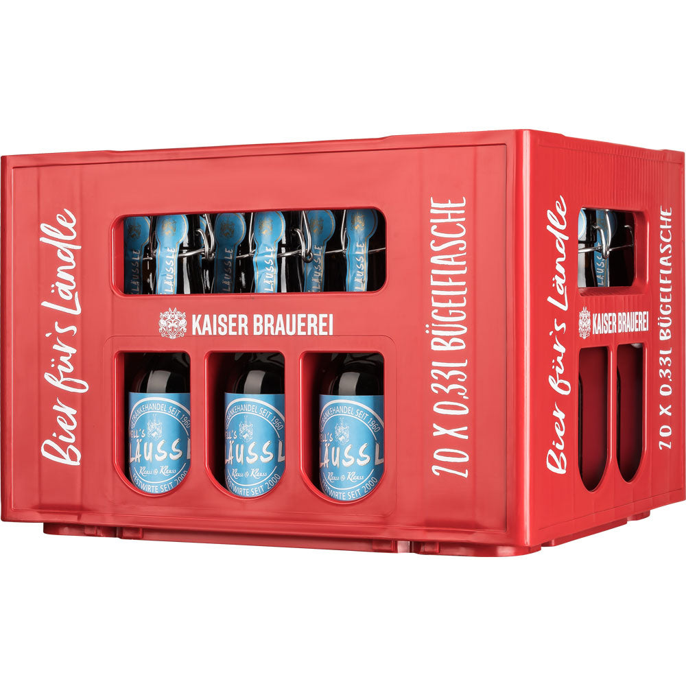 Rote Kiste mit 20 Flaschen Klauss & Klauss HELL'S KLÄUSSLE Bügel (0,33 l MEHRWEG), jeweils mit blauem Etikett, Bügelverschluss und klassischem Kellerbiergeschmack, der die bayerische Brautradition hervorhebt.
