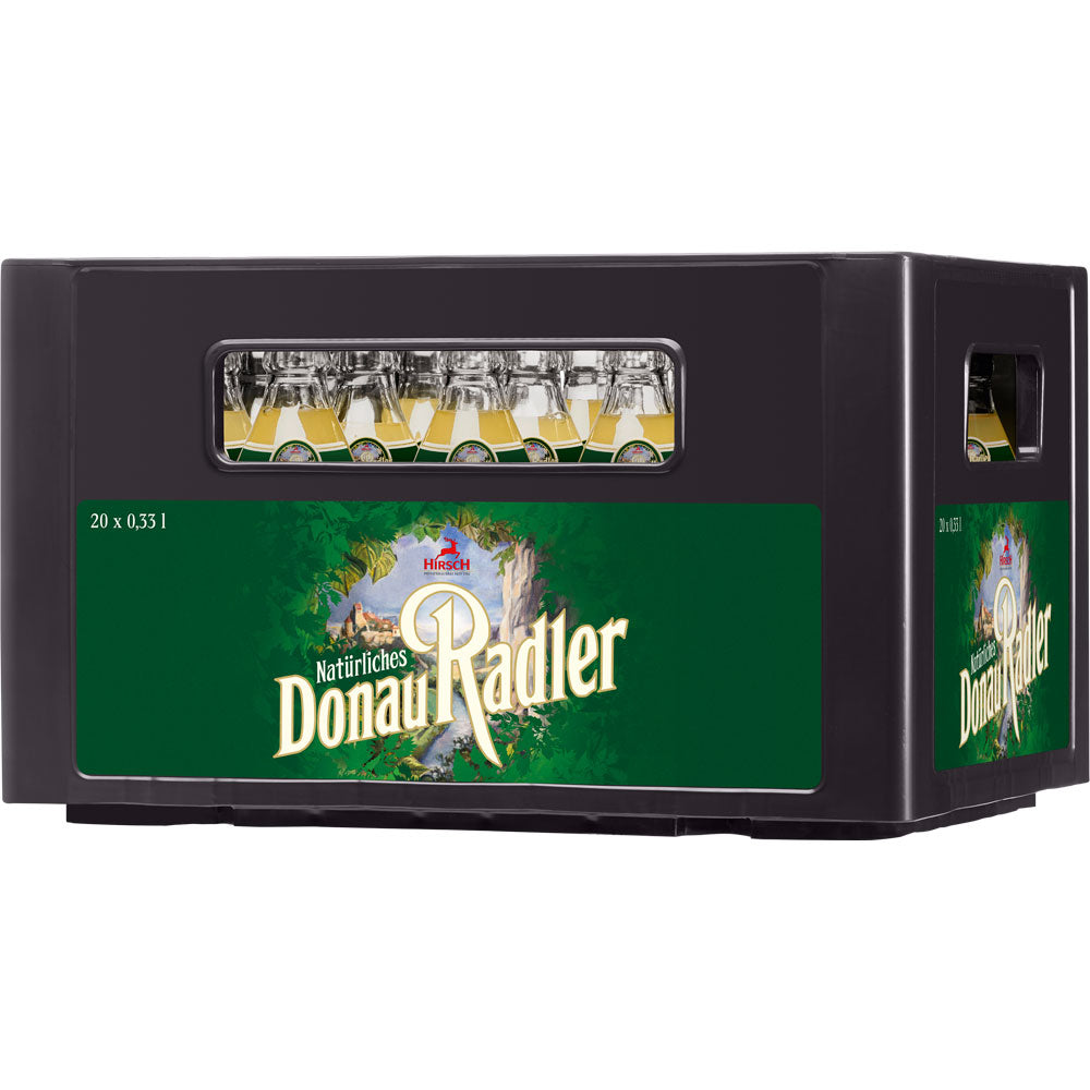 Eine Kiste Hirsch Natürliches Donau Radler 20x0,33L (Mehrweg) der Hirsch Brauerei mit grünem Branding und einem Seitenfenster zum Ausstellen der Flaschen, für ein erfrischendes natürliches Radler-Erlebnis.