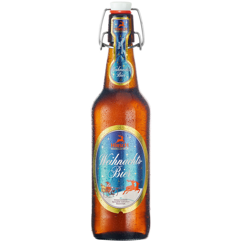 Eine Braunglasflasche der Hirsch Brauerei Weihnachtsbier 20x 0,5 Liter (MEHRWEG) mit festlichem Etikett und Kondenswasser, das diese Wurmlinger Spezialität präsentiert.
