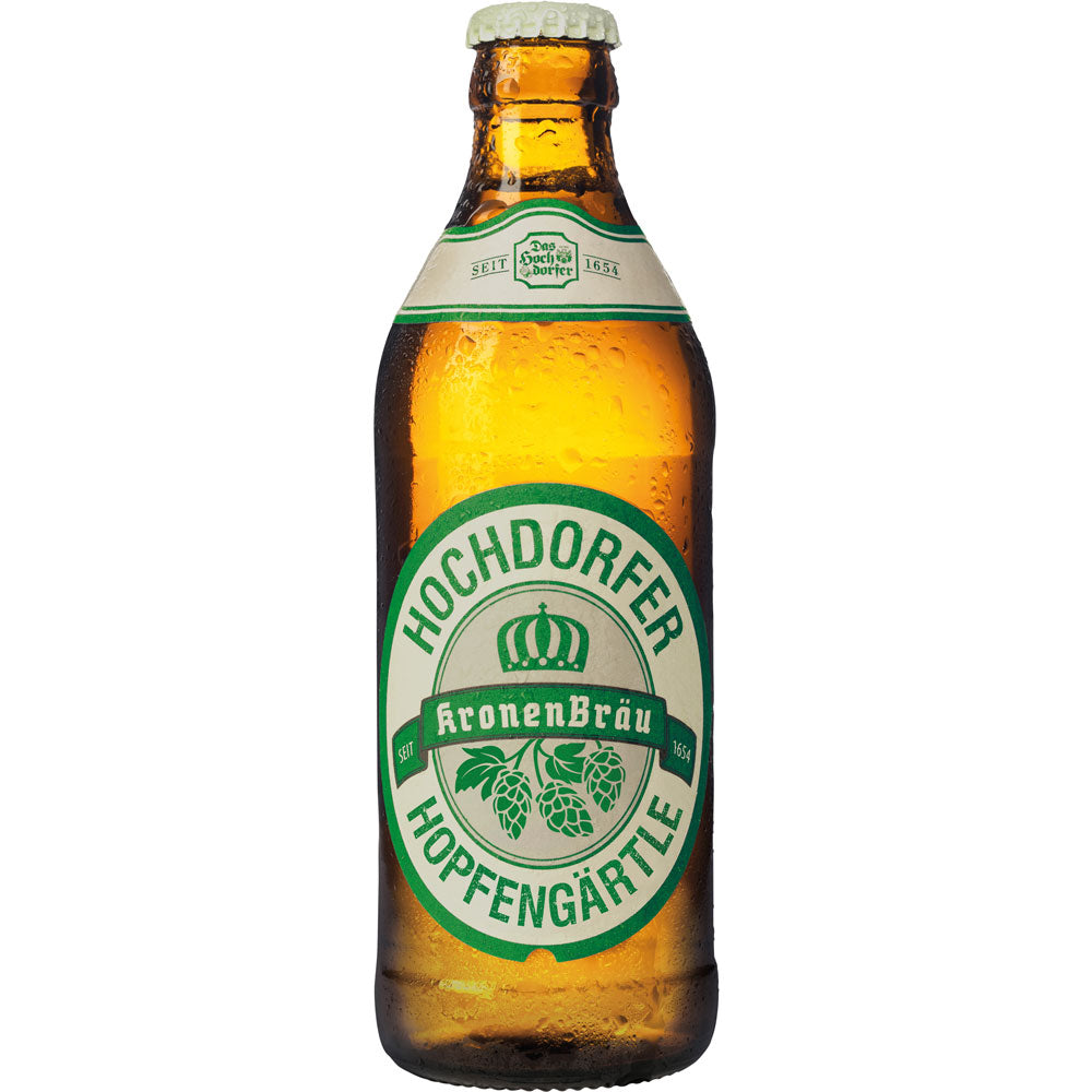 Eine Braunglasflasche der Hochdorfer Kronenbrauerei Hopfengärtle (20x 0,33L Mehrweg) mit grün-weißem Etikett, die klassische Schwarzwälder Biertradition und Exportbierqualität widerspiegelt.