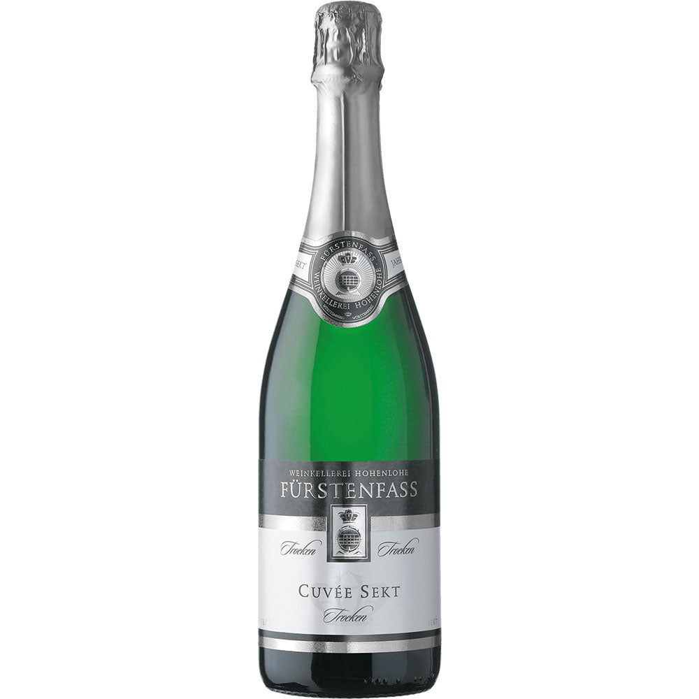 Eine 0,75-Liter-Flasche Weinkellerei Hohenlohe Fürstenfass Verrenberger Cuvée Sekt trocken, mit silberner Folie und weißem Etikett.