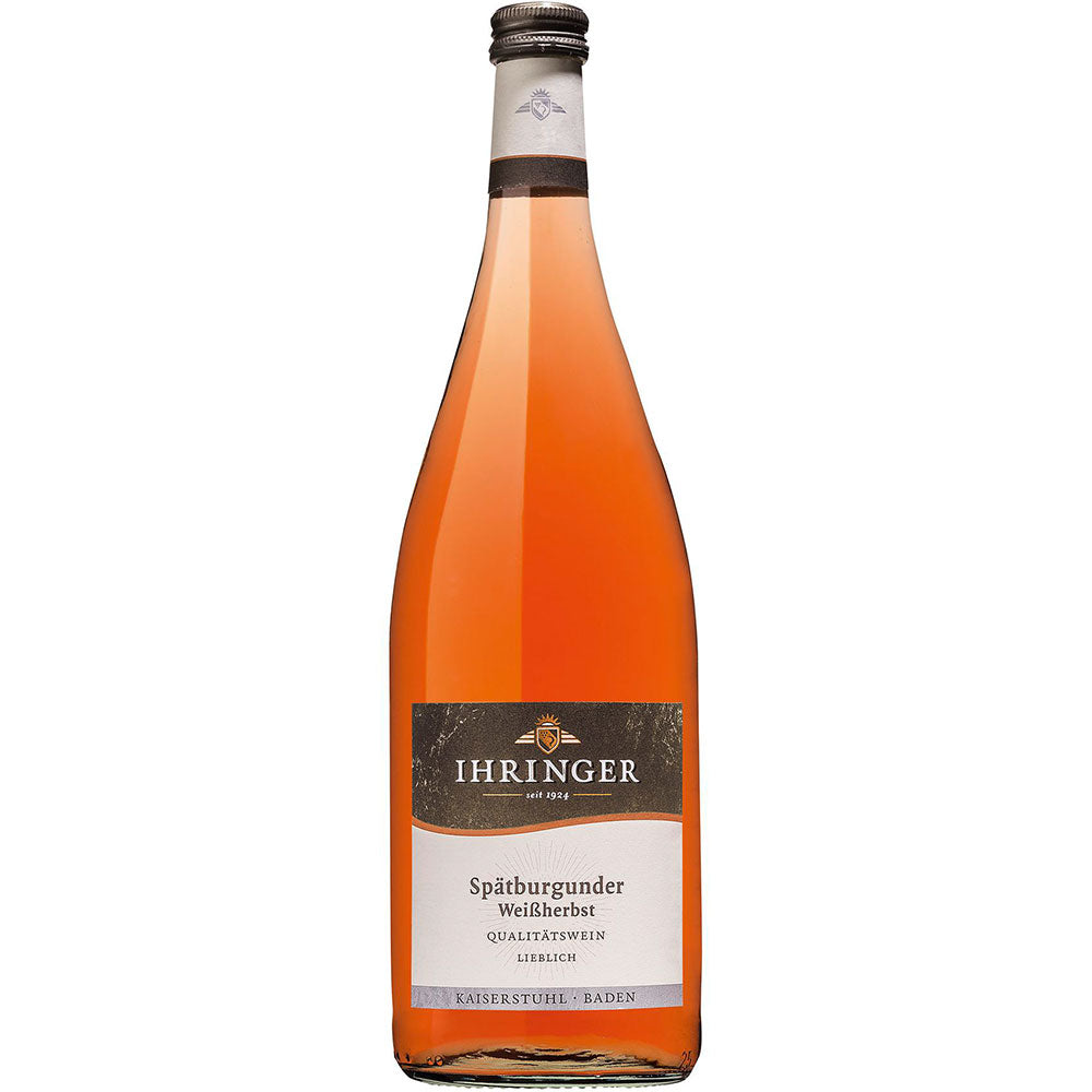 Eine 1L-Flasche Ihringer Spätburgunder Weissherbst (6x Mehrweg) der Winzergenossenschaft Ihringen bietet einen erfrischenden, orange-rosa Kaiserstuhl Rosé mit dunklem Etikett und lieblichem Weingeschmack.