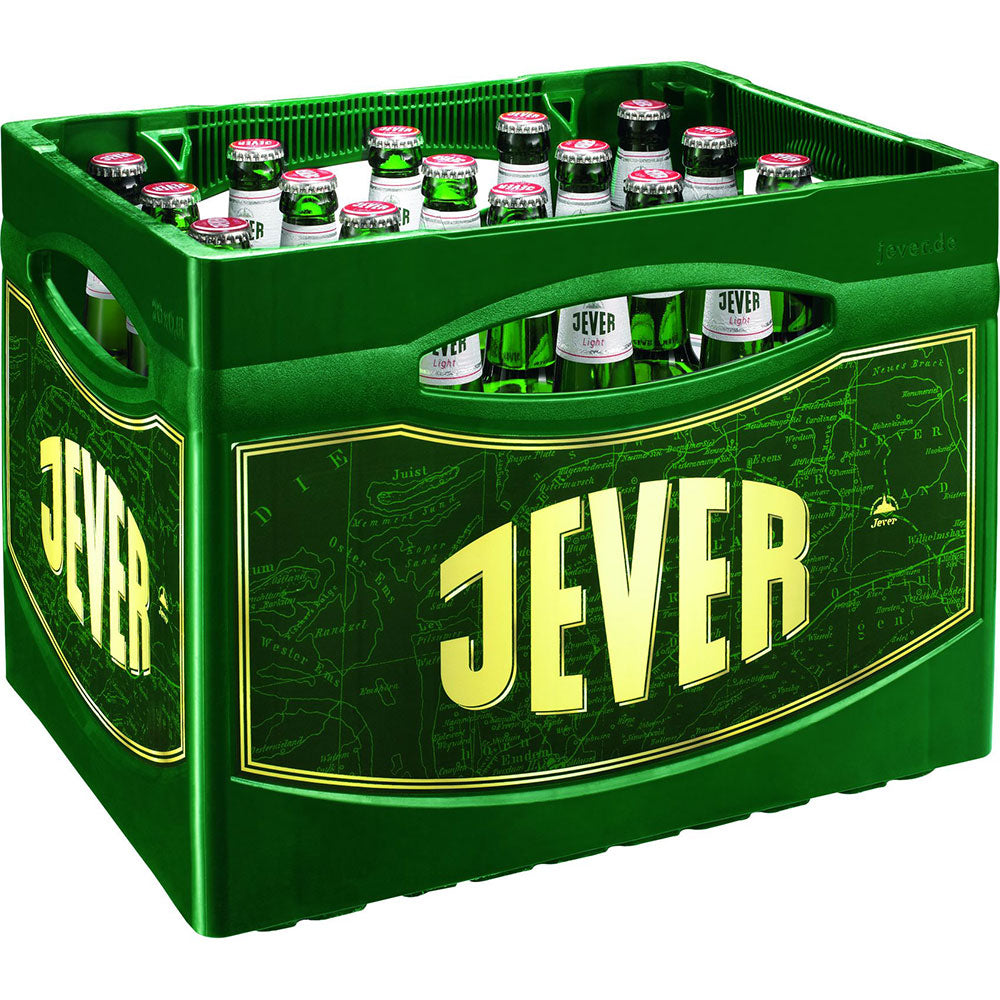 Eine grüne Kiste mit Jever Pilsener präsentiert das Jever Light 20x 0,5 Liter (MEHRWEG), ein erfrischendes Light-Pils und kalorienarmes Bier, mit einem auffälligen gelben JEVER-Logo an der Seite.