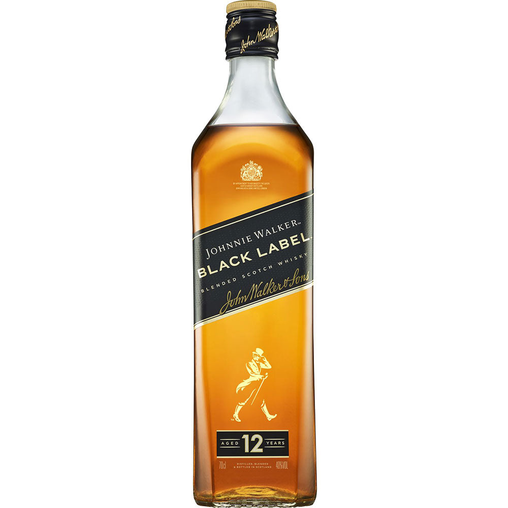 Eine 0,7-Liter-Flasche Johnnie Walker Black Label Blended Scotch Whisky (40%) mit dem legendären schwarz-goldenen Etikett der Marke.