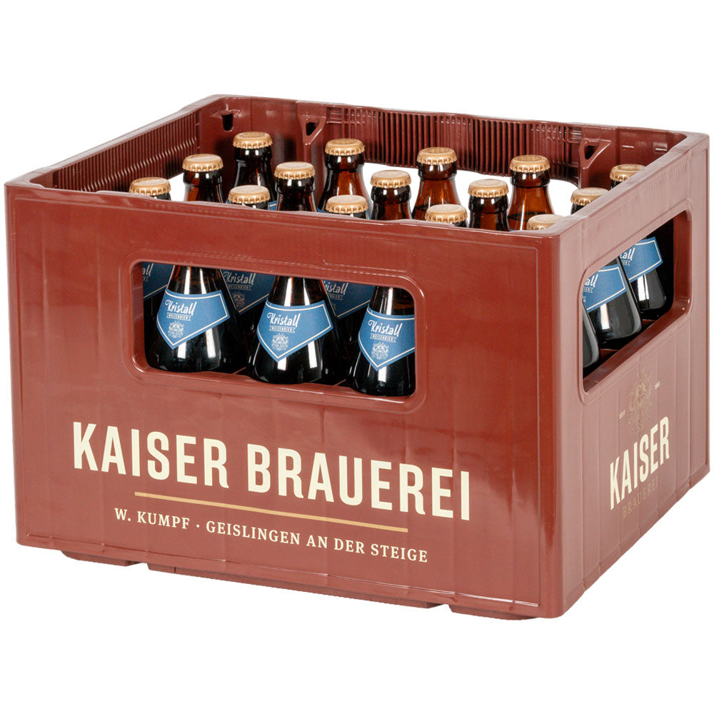 Ein roter Kasten der Kaiser Brauerei enthält 20 braune Glasflaschen Kaiser Kristall-Weizen (je 0,5 l, MEHRWEG) mit blauen Etiketten.