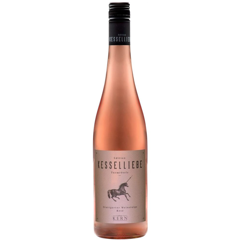 Eine Flasche Wilhelm Kern Kesselliebe Turmrössle Rosé Fruchtig 2023, ein lebendiger Sommerwein von Stuttgarter Kessellagen Wein, mit einem Einhorn-Etikett und schwarzem Schraubverschluss von Wilhelm Kern.