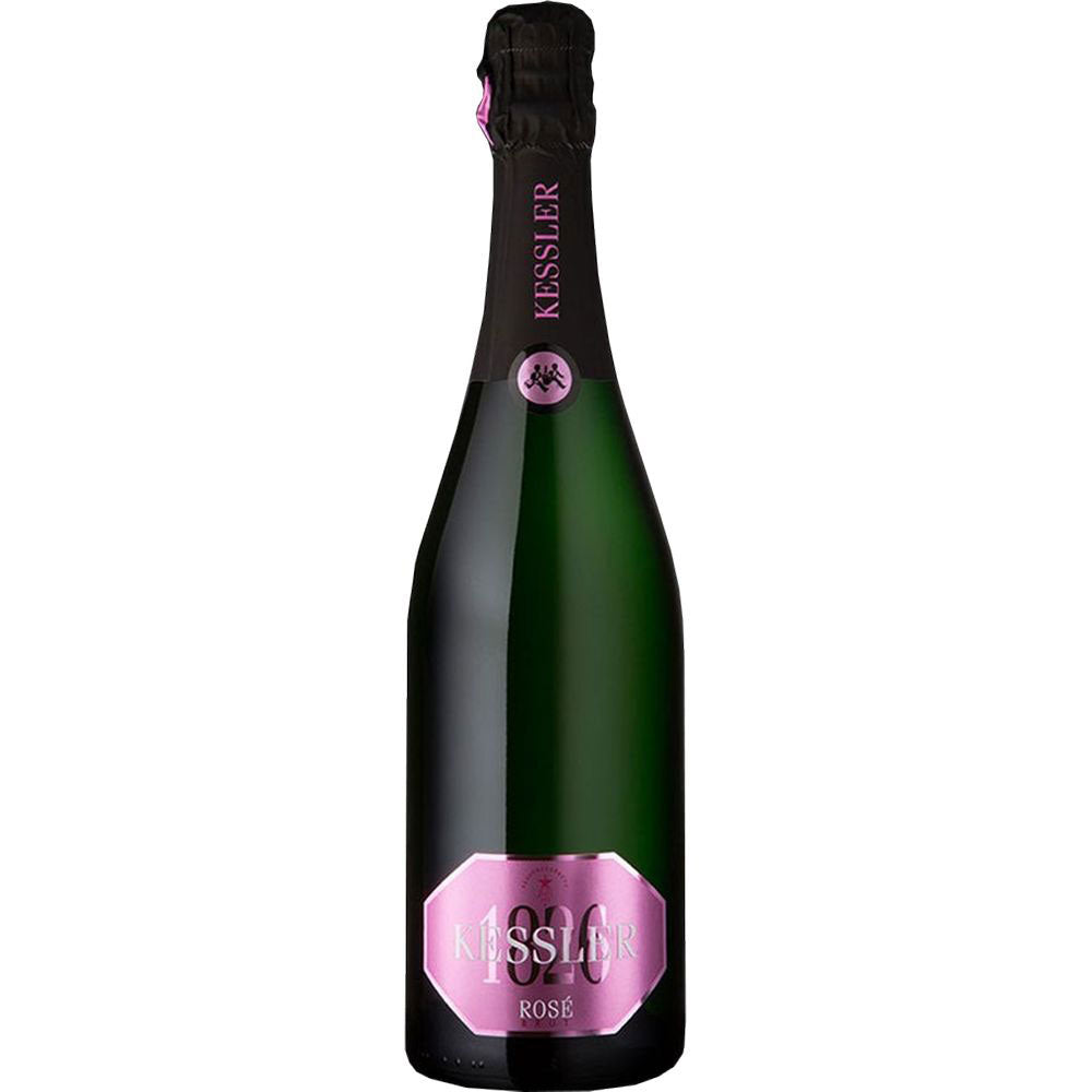 Eine 0,75-Liter-Flasche KESSLER Sekt Rosé Brut, hergestellt mit traditioneller Flaschengärung, mit rosa Etikett und Folie am Hals.