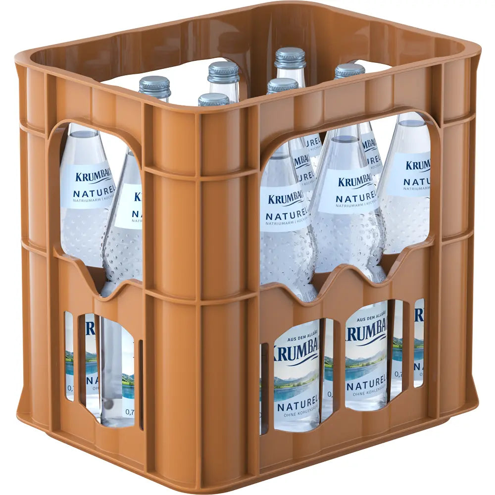 Eine braune Kunststoffkiste mit zwölf 0,7-Liter-Glasflaschen Krumbach Naturell (MEHRWEG) - reines, natriumarmes Mineralwasser aus Krumbach zur täglichen Erfrischung.