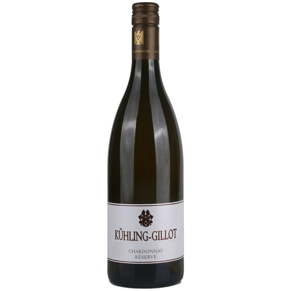 Eine Flasche Kühling-Gillot Chardonnay Réserve VDP.Gutswein trocken 2025 mit einem weiß-goldenen Etikett.