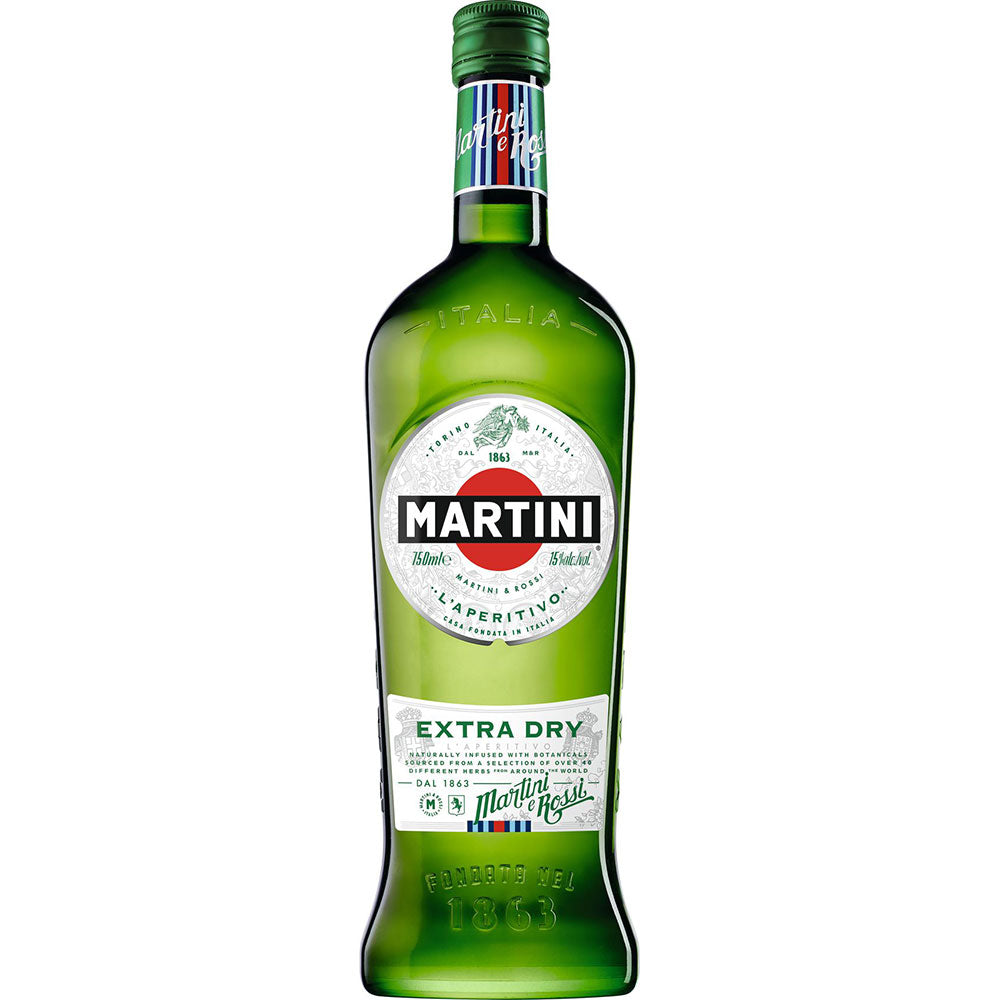 Eine grüne 0,75-Liter-Flasche Martini Extra Dry 15,0% der Marke Martini mit einem weißen und grünen Etikett auf weißem Hintergrund.