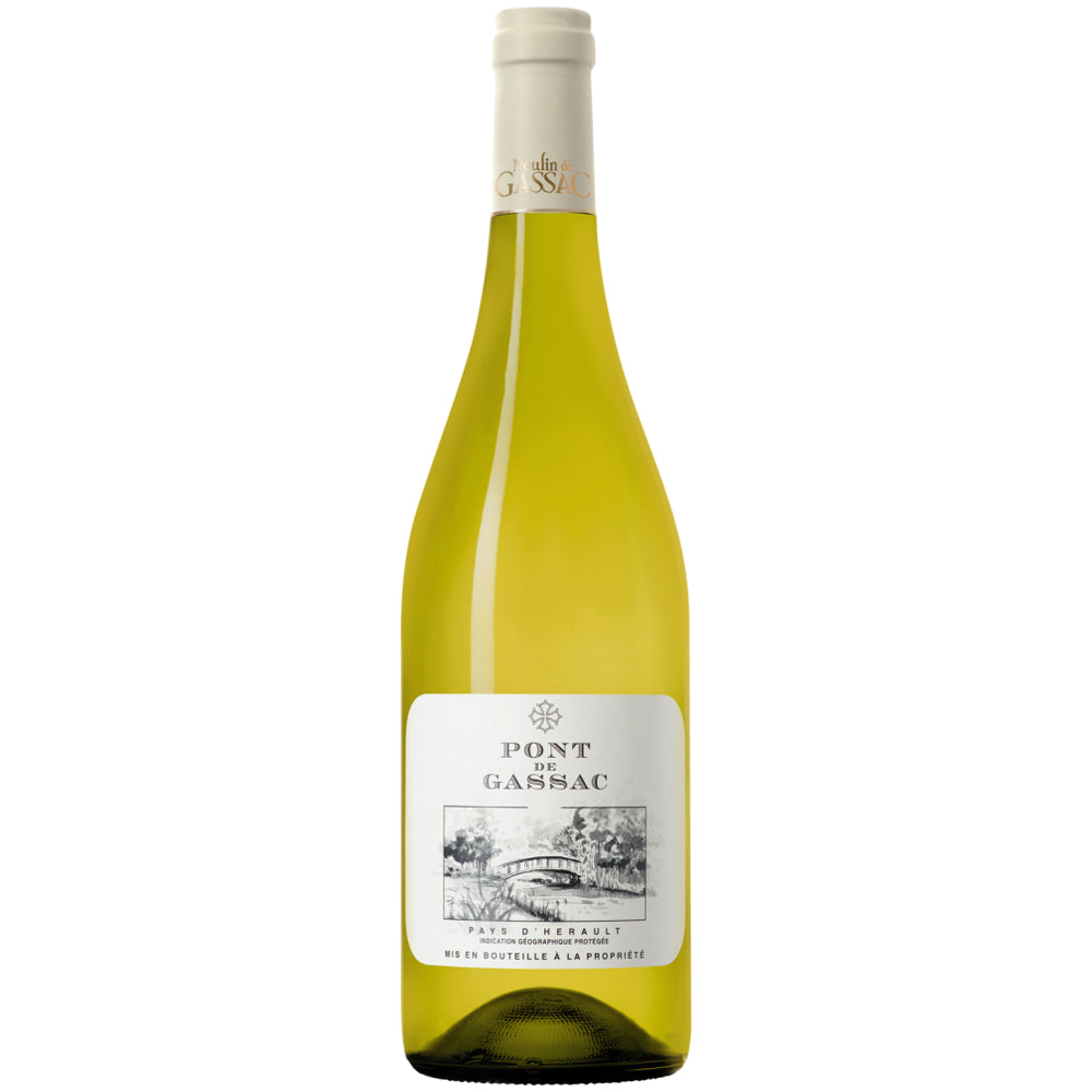 Eine Flasche „Mas de Daumas Gassac Pont de Gassac Blanc 2021“ mit cremefarbenem Etikett und weißem Verschluss, hergestellt vom renommierten Weingut Mas de Daumas Gassac, verkörpert perfekt die Eleganz der Weine aus dem Languedoc.