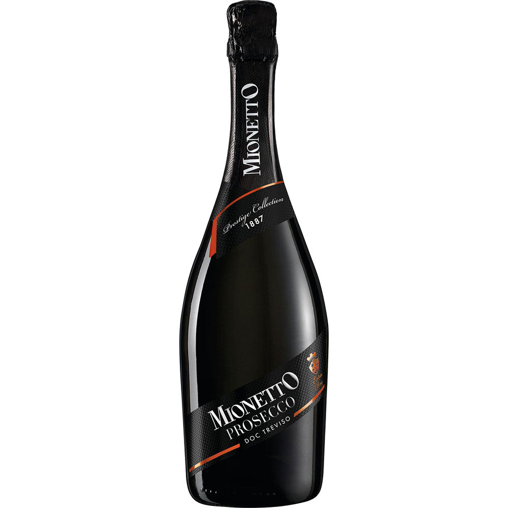 Eine 0,75-Liter-Flasche Mionetto Spumante Prosecco DOC Treviso von Mionetto mit einem schwarzen Etikett mit orangefarbenen Akzenten steht aufrecht vor einem weißen Hintergrund.