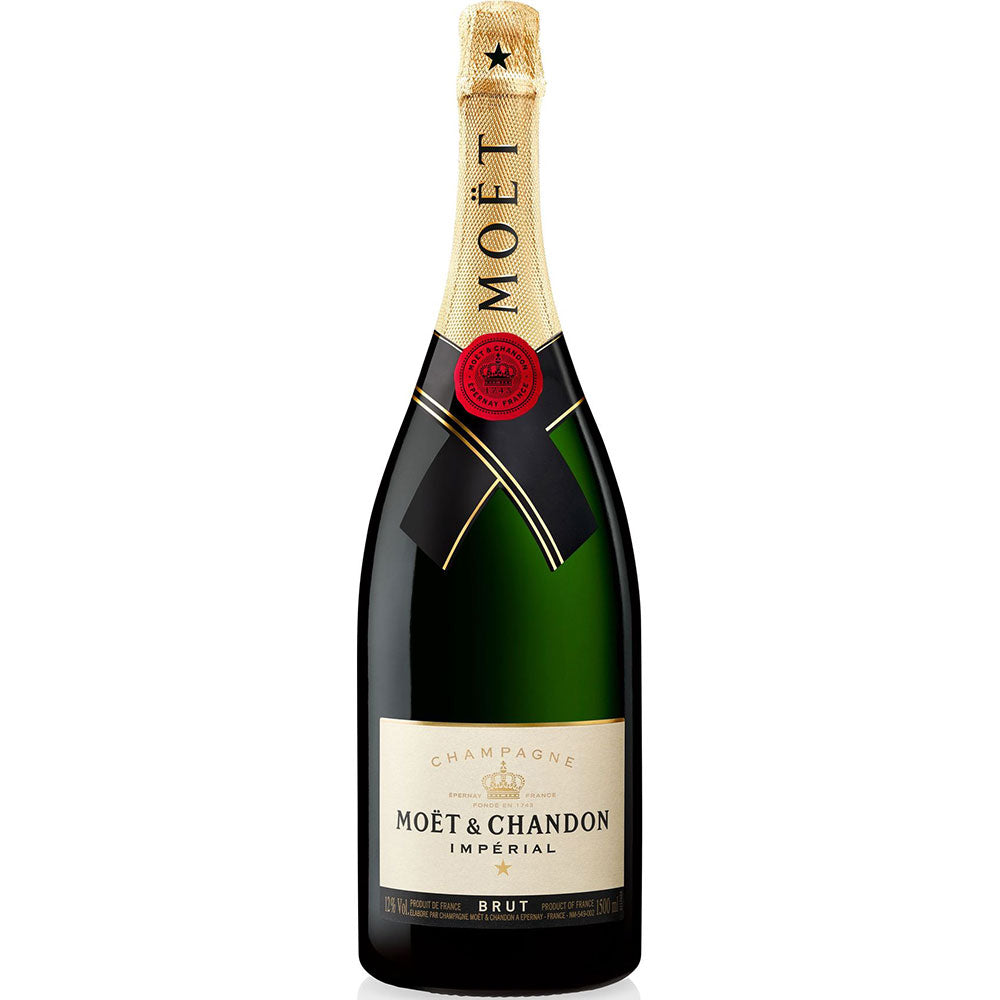 Eine 1,5-Liter-Flasche Moet & Chandon Champagner Brut Imperial mit Goldfolienverschluss und elegantem Etikett der berühmten Marke aus Epernay.