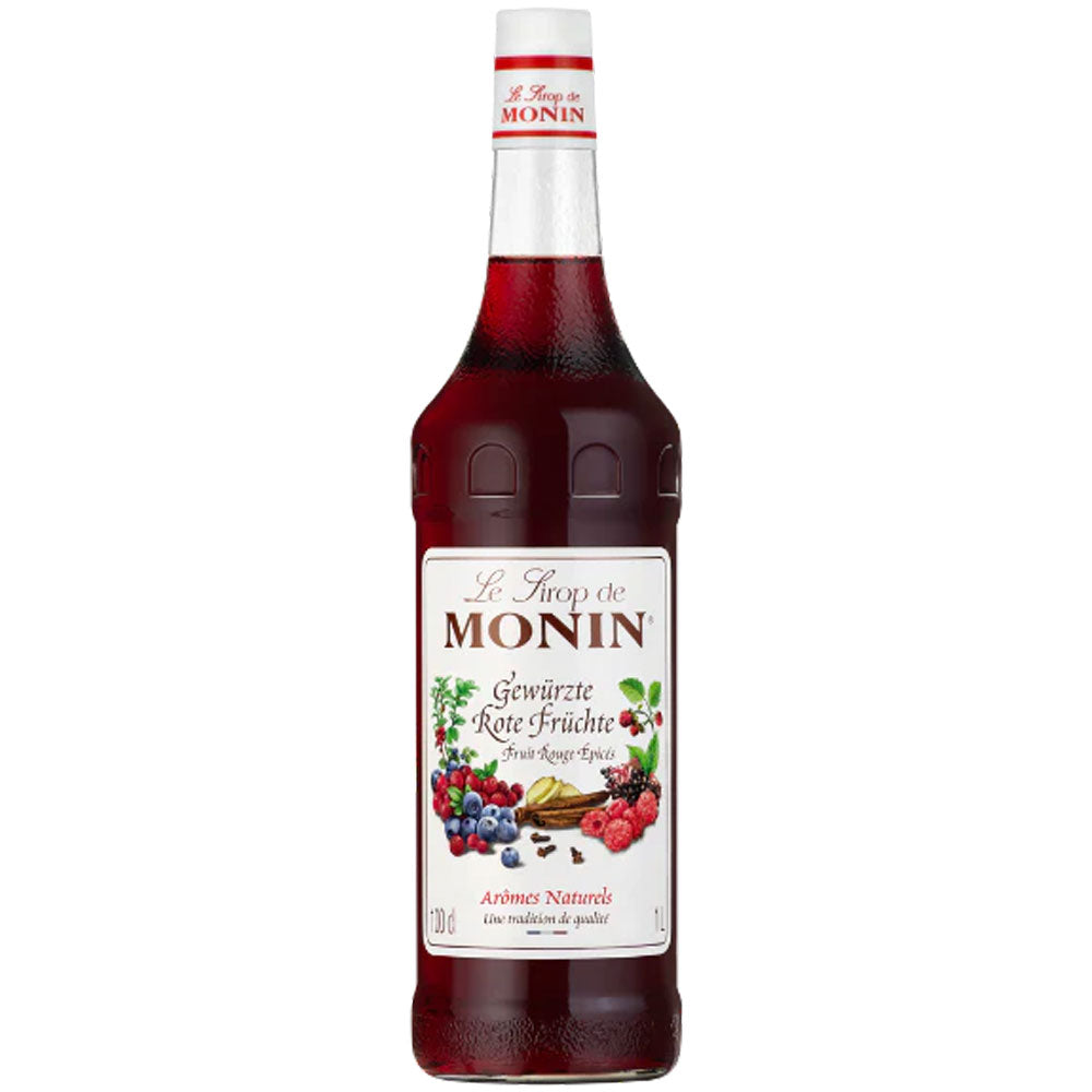 Eine Flasche Monin Gewürzte Rote Früchte Sirup 1 Liter - ein alkoholfreier Sirup von Monin mit Beerenmotiven auf dem Etikett, ideal für fruchtige Drinks und Desserts.