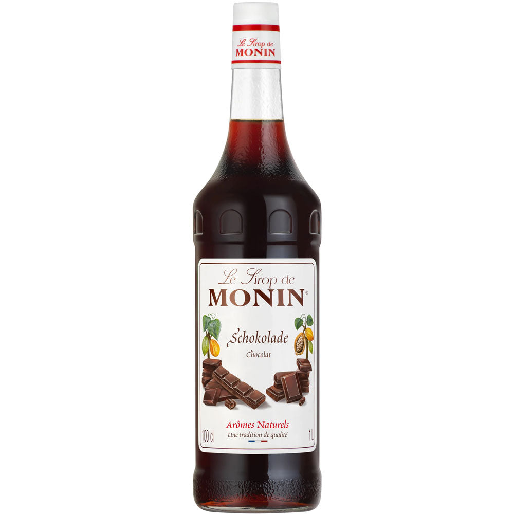 Eine 1-Liter-Flasche Monin Schokolade Sirup mit einem Etikett mit Schokoladenstückchen und Kakaoschoten - der vegane Schokoladensirup von Monin für köstliche Genussmomente.