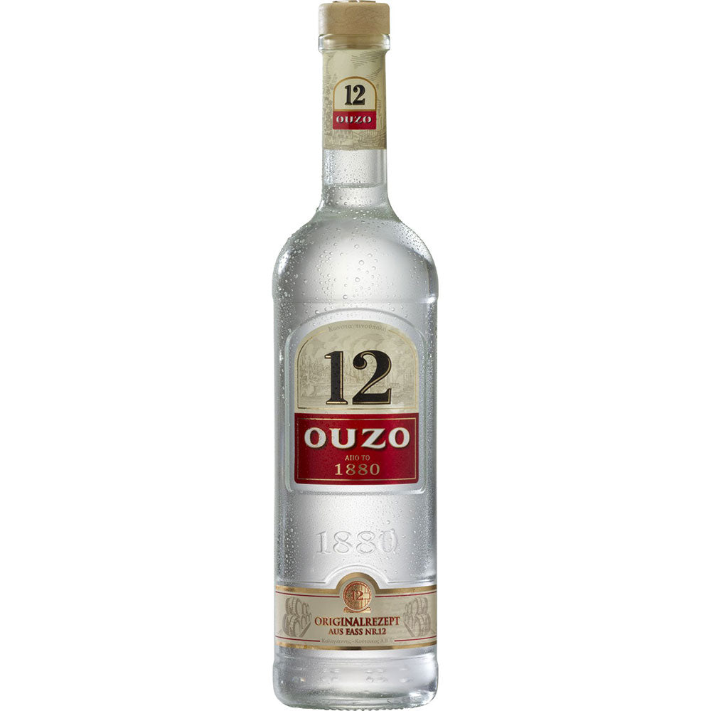 Der Ouzo 12 38% 1 Liter von Ouzo 12 kommt in einer Klarglasflasche mit rot-goldenem Etikett daher, die den griechischen Klassiker unter den Anisspirituosen mit erfrischenden Kondenstropfen präsentiert.