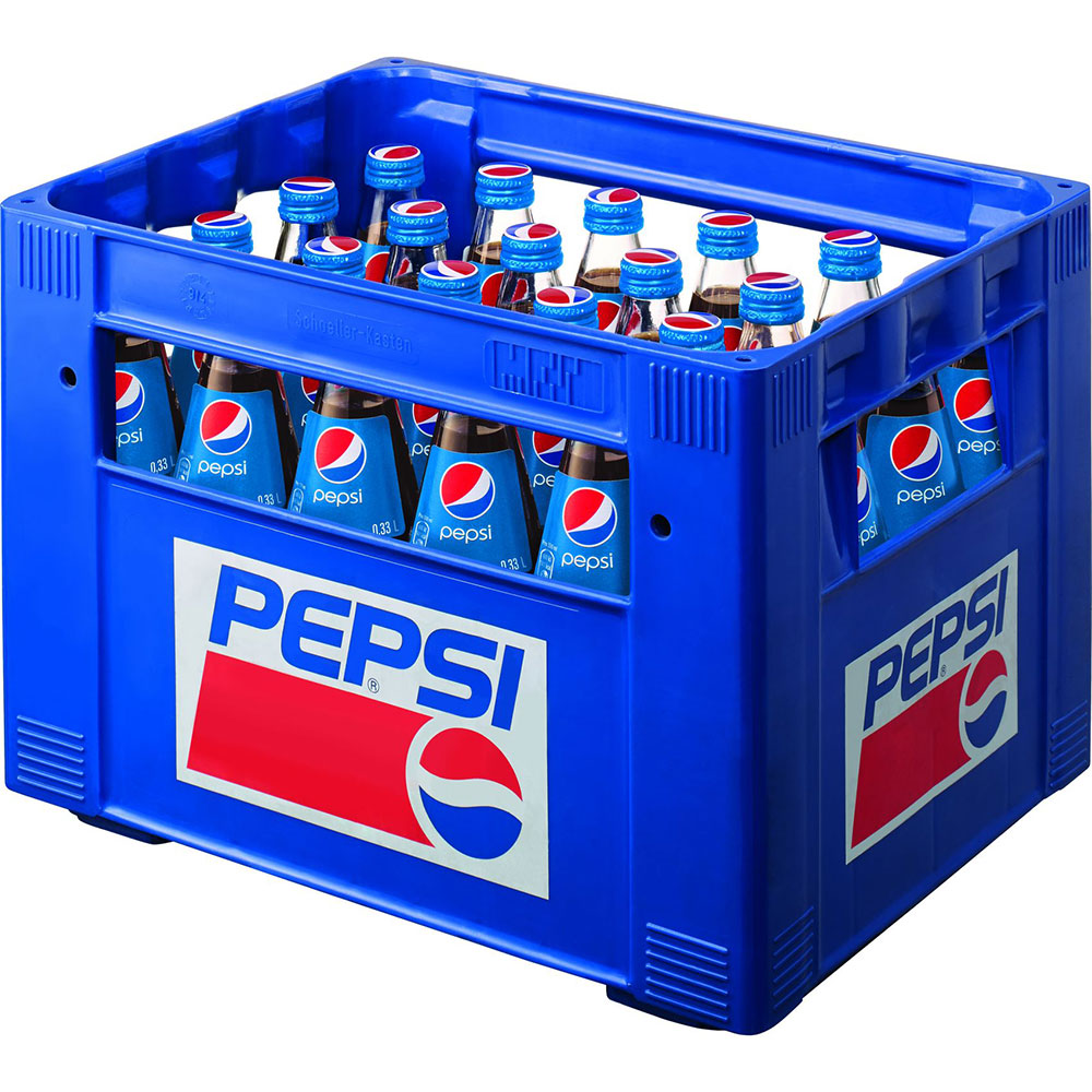 Eine blaue Kiste enthält 24 wiederverwendbare 0,33-Liter-Glasflaschen mit Pepsi Cola, die jeweils mit einem Deckel versehen und mit dem ikonischen Pepsi-Logo gekennzeichnet sind.