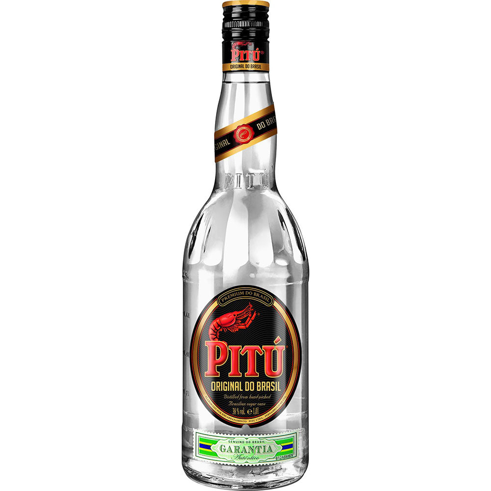 Pitú Cachaca 38% 1 Liter in der klaren Flasche mit rotem Etikett und Hummermotiv ist ideal zum Mixen eines authentischen Caipirinha aus hochwertigem Zuckerrohr.