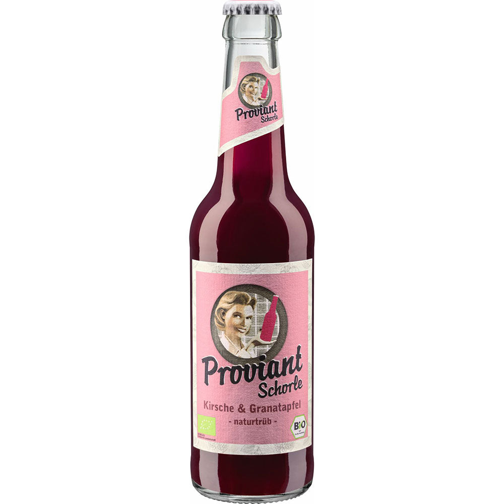 Eine 0,33-Liter-Glasflasche Proviant Schorle Kirsche & Granatapfel mit rosafarbenem Etikett und Vintage-Design, hergestellt mit Bio-Kirsch- und Granatapfelsaft; erhältlich im 24er-Pack (MEHRWEG).