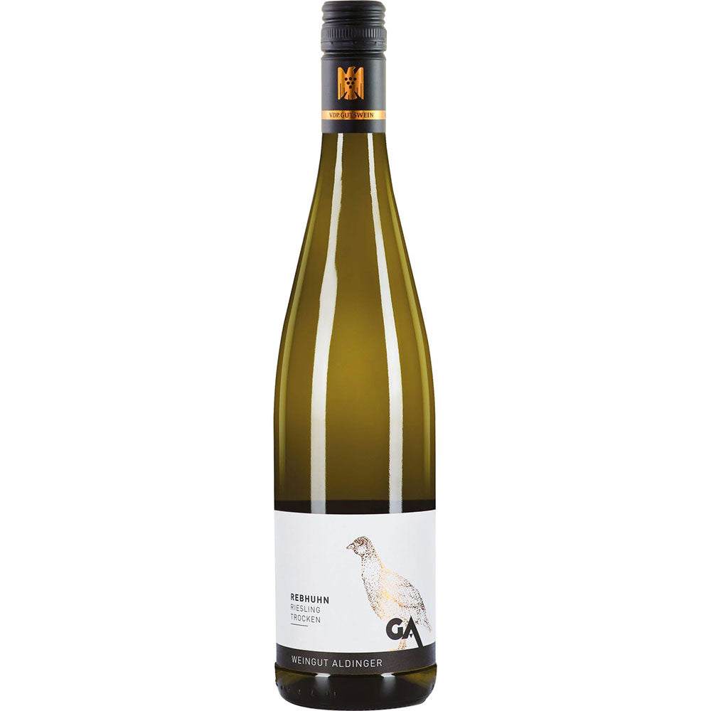 Der Aldinger Rebhuhn Riesling VDP.Gutswein trocken 2024 ist ein großer deutscher Weißwein aus dem Remstal mit einem eleganten weißen Etikett mit einer Vogelillustration.