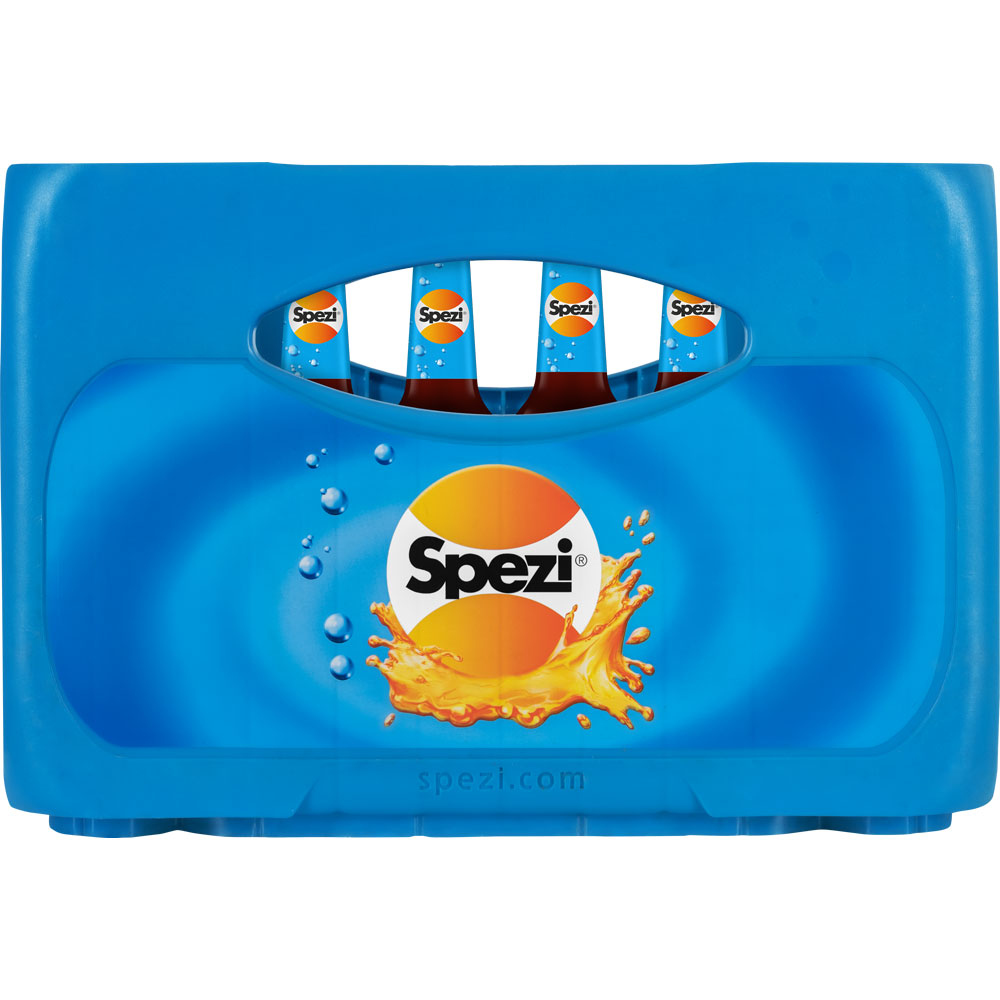Eine blaue Kiste enthält 24 wiederverwendbare 0,33-Liter-Flaschen Riegele Spezi Original, eine cola-orangefarbene Limonade von Riegele, mit dem Spezi-Logo auf der Vorderseite.