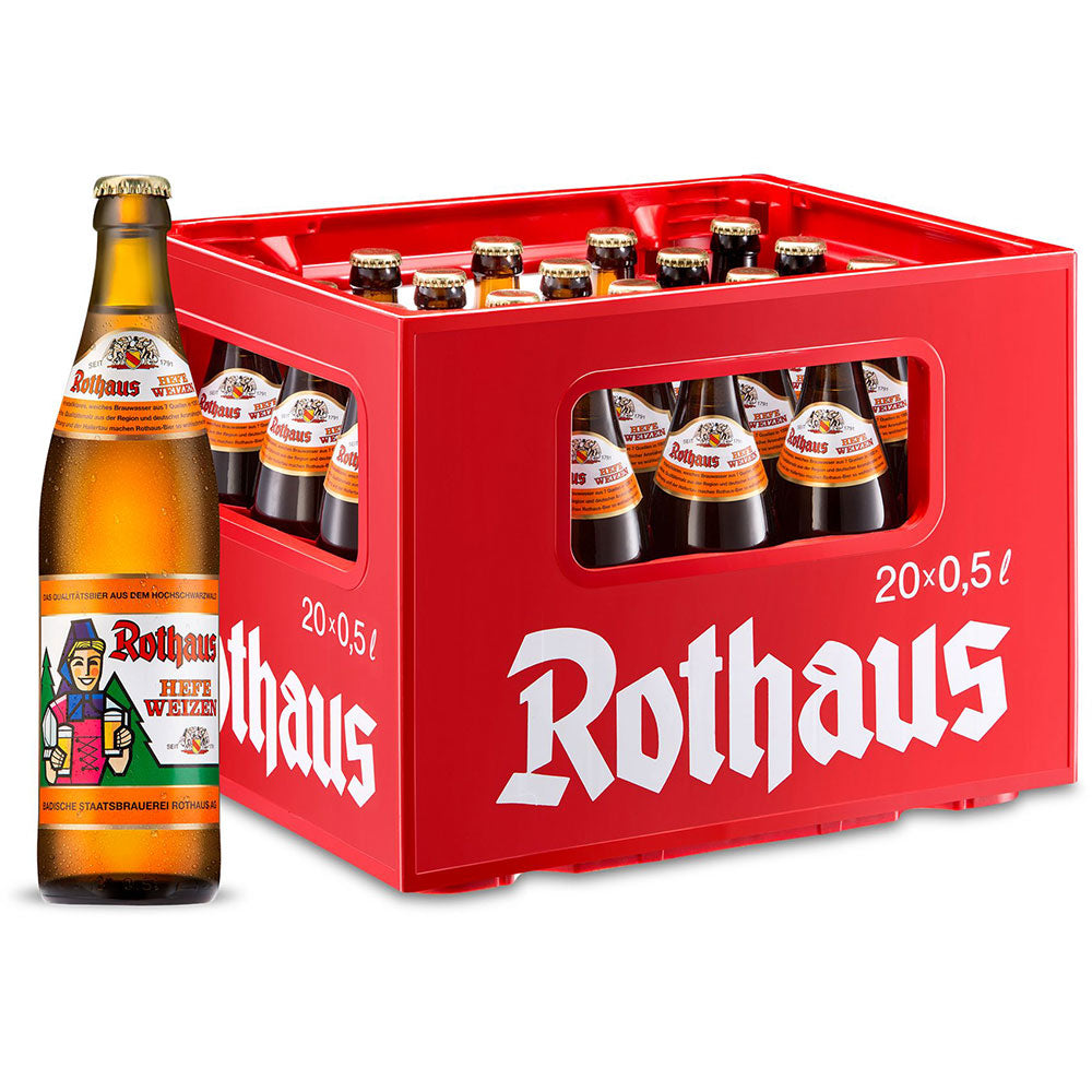 Ein roter Kasten Rothaus Hefe Hell 20x 0,5 Liter (MEHRWEG) Bierflaschen von Rothaus, mit einer Flasche im Vordergrund.