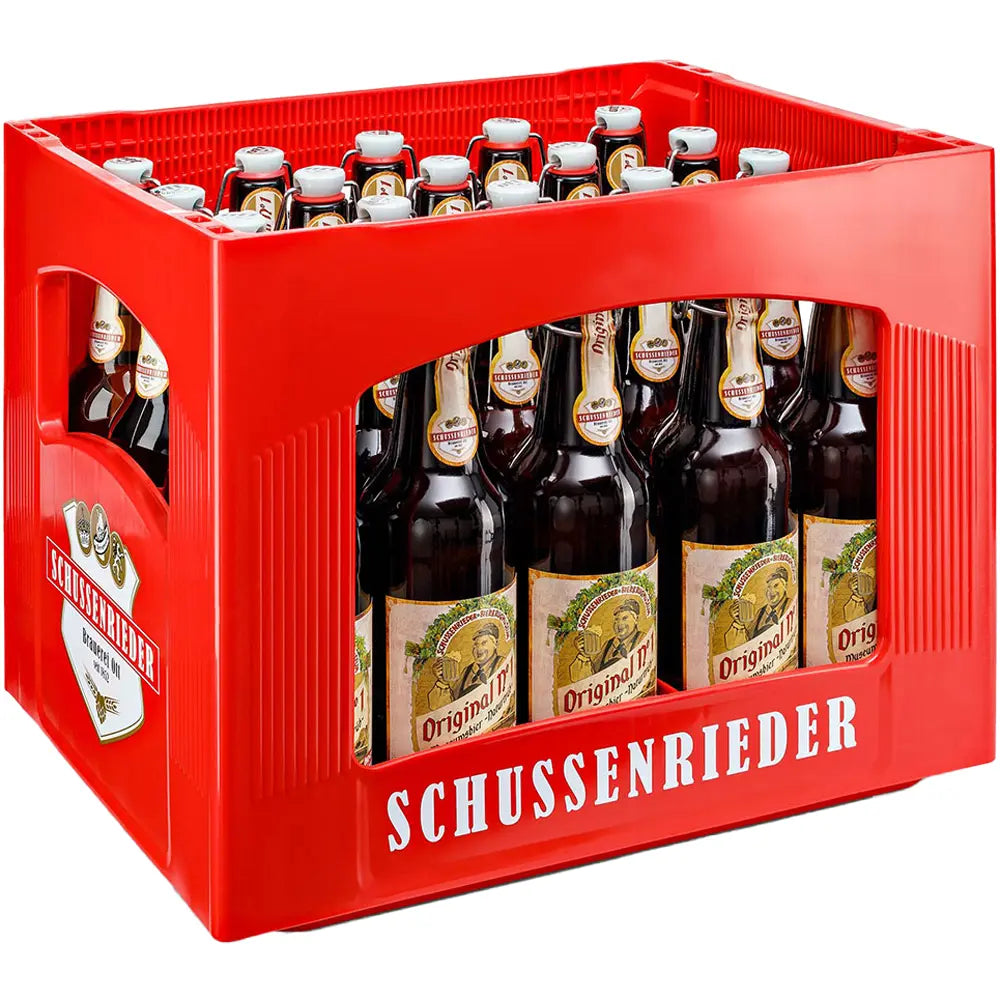 Eine rote Kiste mit der Aufschrift Schussenrieder Brauerei Ott enthält 20 Flaschen (je 0,5 l) Schussenrieder Original Nr.1 naturtrüb Bügel (MEHRWEG).