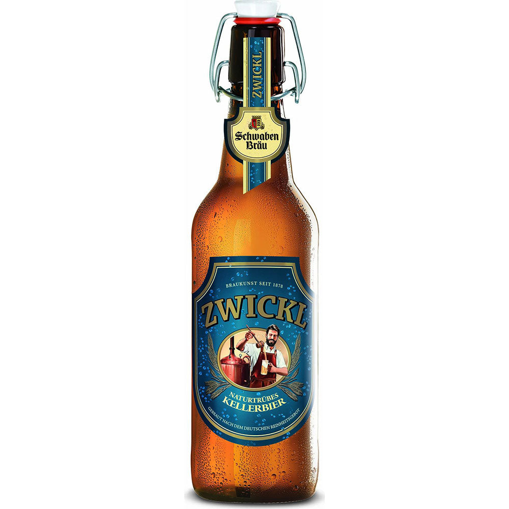 Ein Schwaben Bräu Zwickl Kellerbier trüb Bügel 0,5L Flasche mit blauem Etikett und Kondenswasser, das den Charakter eines unfiltrierten Bieres hervorhebt; erhältlich in einer 20x0,5L MEHRWEG Packung.