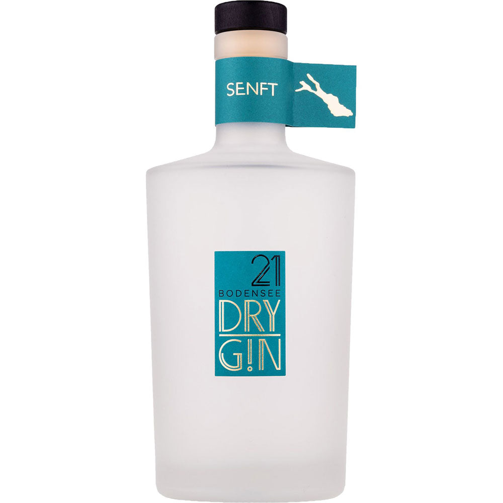 Senft Bodensee Dry Gin 21 44% 0,7 Liter von Senft kommt in einer gefrosteten Flasche mit tealfarbenem Etikett und Halsetikett und wird aus 21 Botanicals hergestellt.