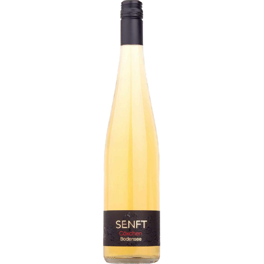 Eine 0,7-Liter-Flasche Senft Cöxchen SELEKTION (38% vol) mit schwarzem Etikett und Schraubverschluss, hergestellt von Senft - bekannt für Edelbrand Bodensee und Cox Orange Apfelbrand.
