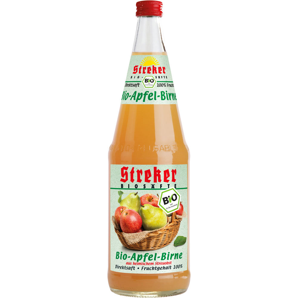 Eine 1-Liter-Glasflasche Streker BIO Apfel-Birne Direktsaft (6er-Pack, Mehrweg) mit einem Etikett mit Äpfeln und Birnen der Region Streuobst.