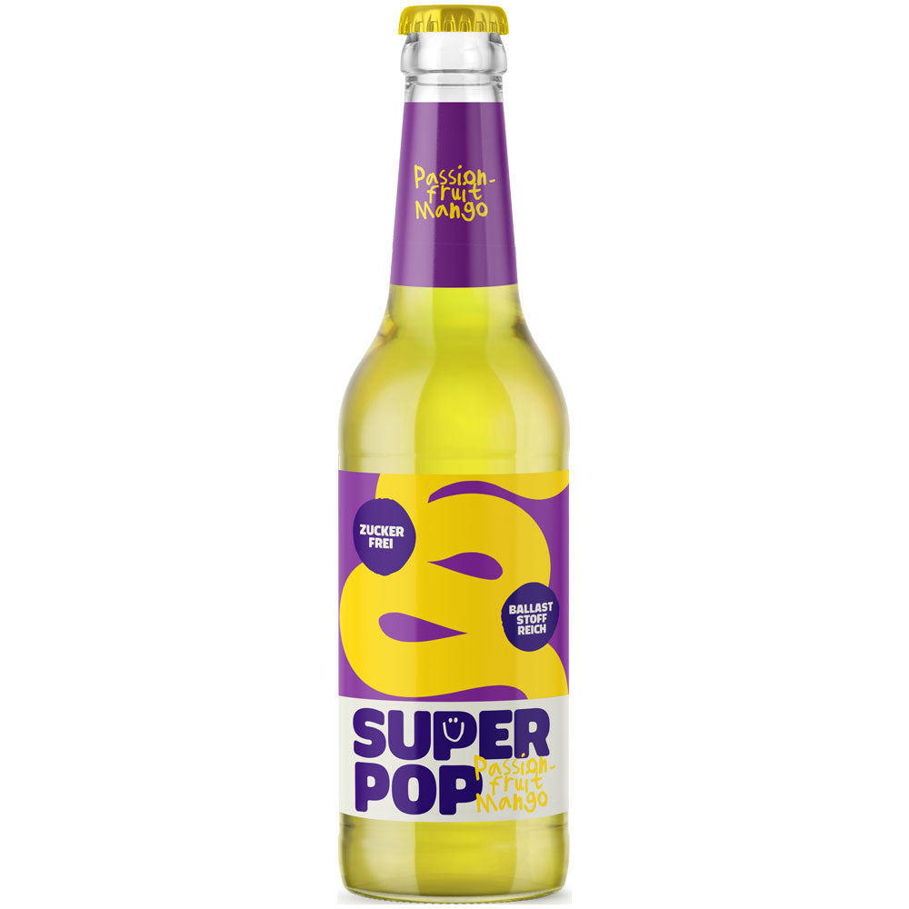 Eine 0,33-Liter-Flasche Super Pop Passionfruit-Mango Limonade (24er-Pack, MEHRWEG) von Super Pop mit gelbem und violettem Etikett und gelbem Verschluss.