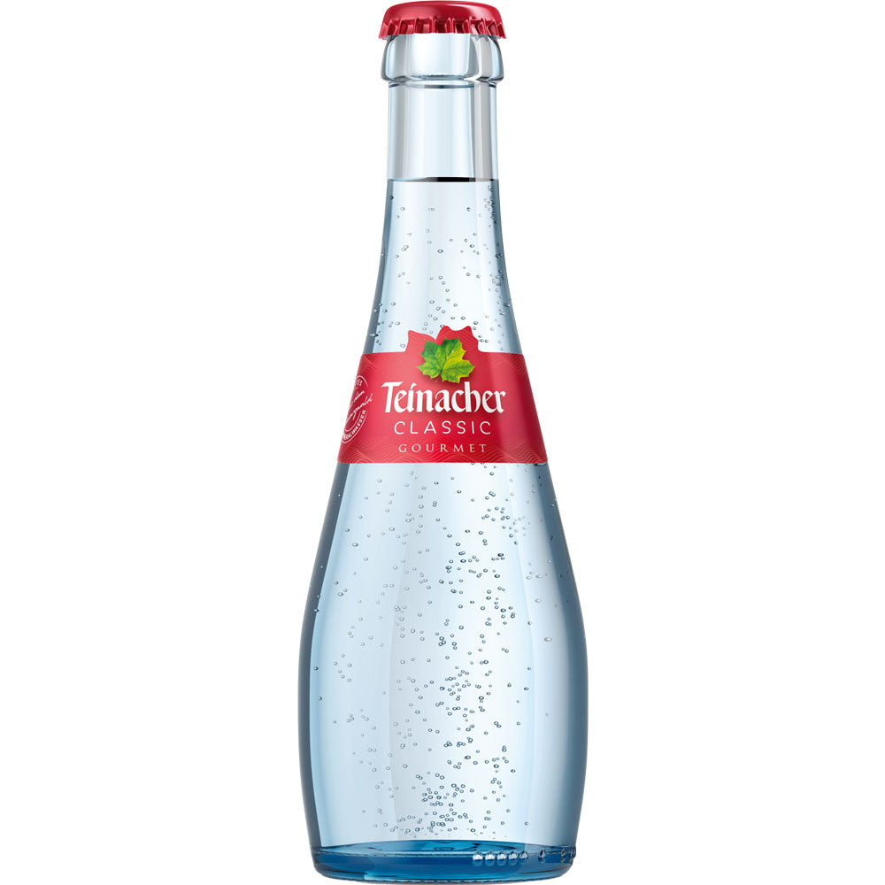 Teinacher Gourmet Classic 20x 0,25 Liter (MEHRWEG) von Teinacher Mineralwasser ist ein prickelndes Wasser in klaren Glasflaschen mit roten Etiketten und Verschlüssen, das viel Kohlensäure für ein erfrischendes Mineralwassererlebnis bietet.