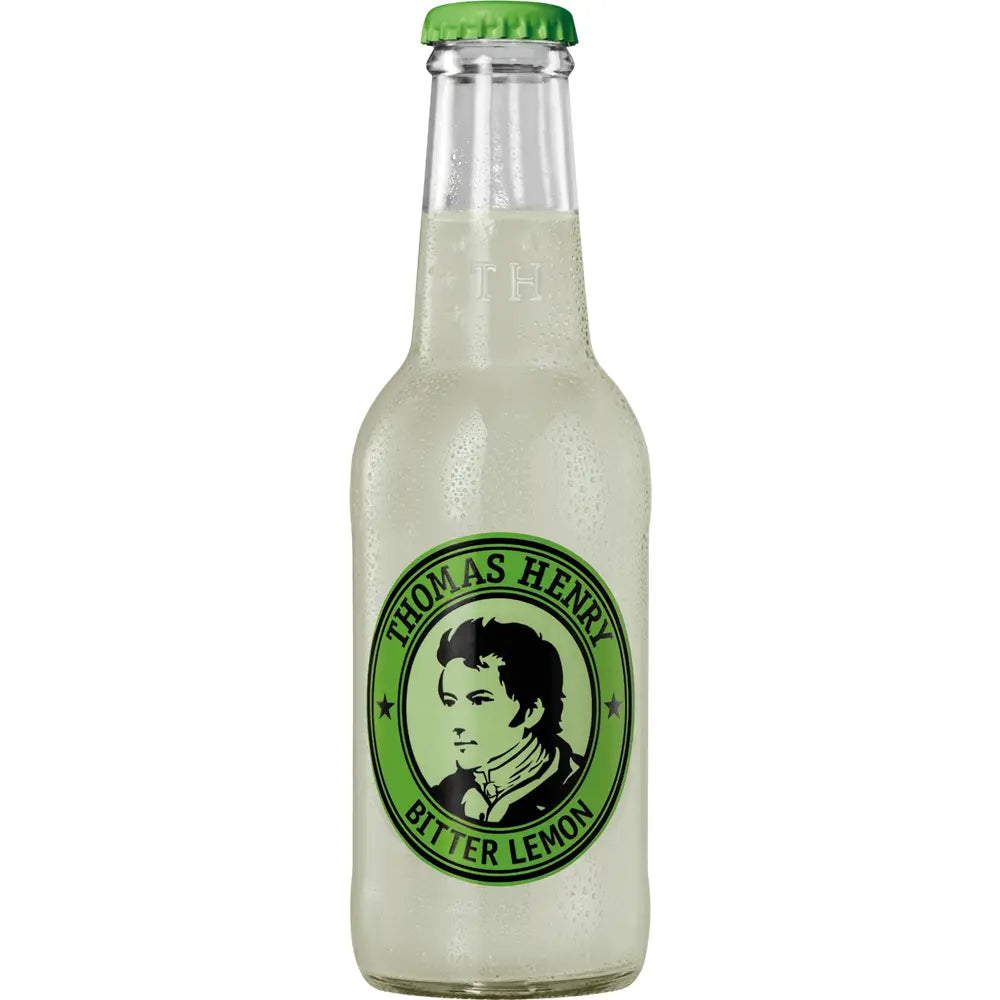 Thomas Henry Bitter Lemon (24x 0,2L MEHRWEG): Klarglasflasche mit grünem Verschluss und Thomas Henry-Etikett mit Porträtmotiv. Premium-Limonade von Thomas Henry.