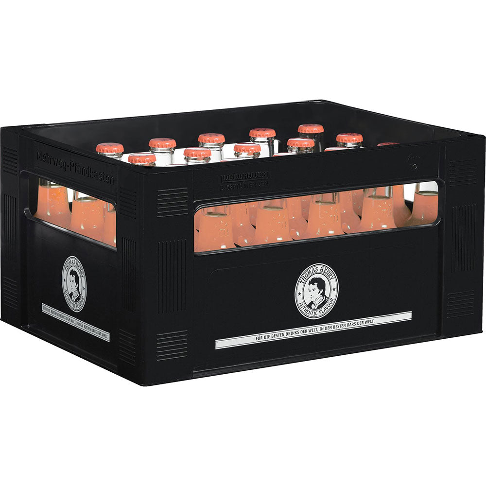 Eine schwarze Kiste mit Thomas Henry Pink Grapefruit (24x0,2L MEHRWEG) besteht aus Glasflaschen mit orangefarbenen Verschlüssen und weißen Etiketten - ideal als Cocktailmixer für Longdrinks oder in Kombination mit Pink Grapefruit-Aromen.