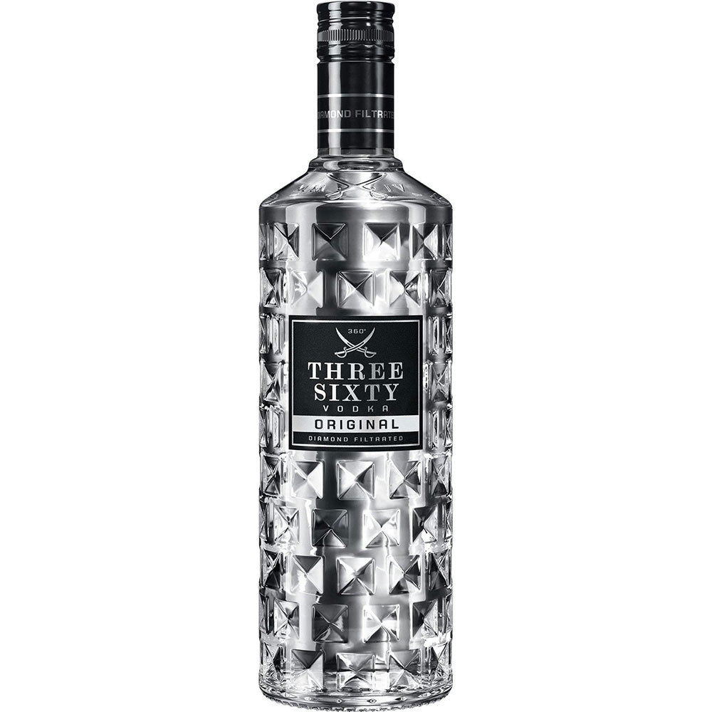 Die klare 1-Liter-Flasche Three Sixty Wodka (37,5%) mit geometrischem Rautenmuster und schwarzem Etikett bietet Premium-Wodka aus Deutschland, der mit Diamantfiltration für außergewöhnliche Reinheit hergestellt wird.