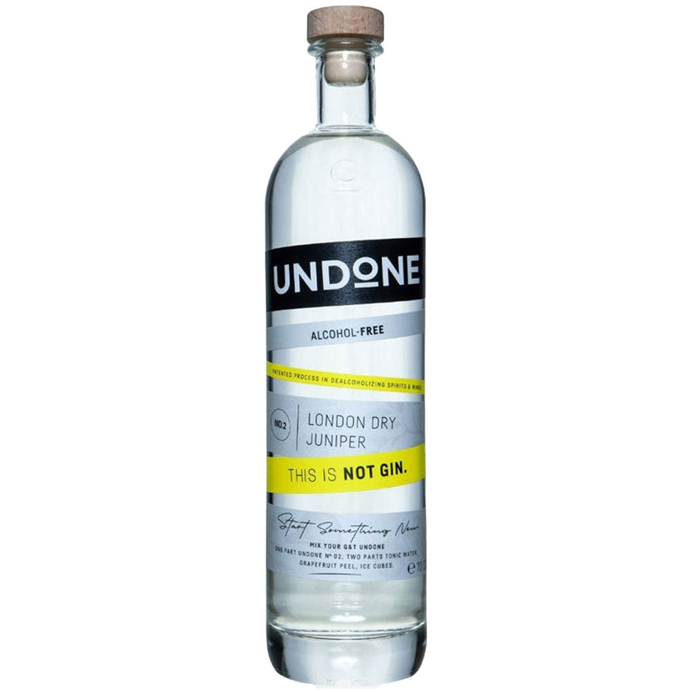 Undone No. 02 London Dry Juniper Not Gin 0,7 L von Undone ist eine klare alkoholfreie Alternative mit der Aufschrift "This is not gin", die den klassischen London Dry Charakter in einer veganen, glutenfreien Rezeptur bietet.