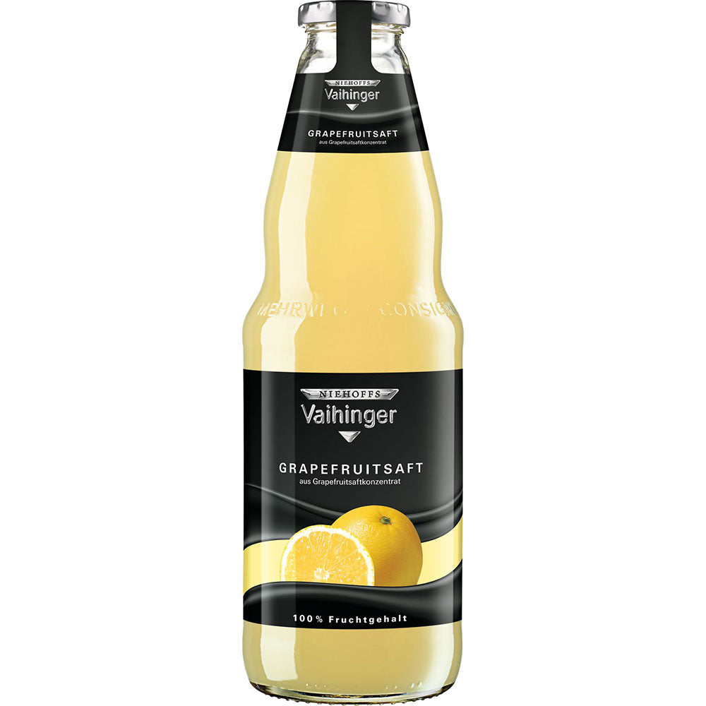 Die Glasflasche von Niehoffs Vaihinger Grapefruit 6x 1 Liter (MEHRWEG) ziert ein Etikett mit einer aufgeschnittenen Grapefruit, die den erfrischenden 100%igen Grapefruitsaft unterstreicht.