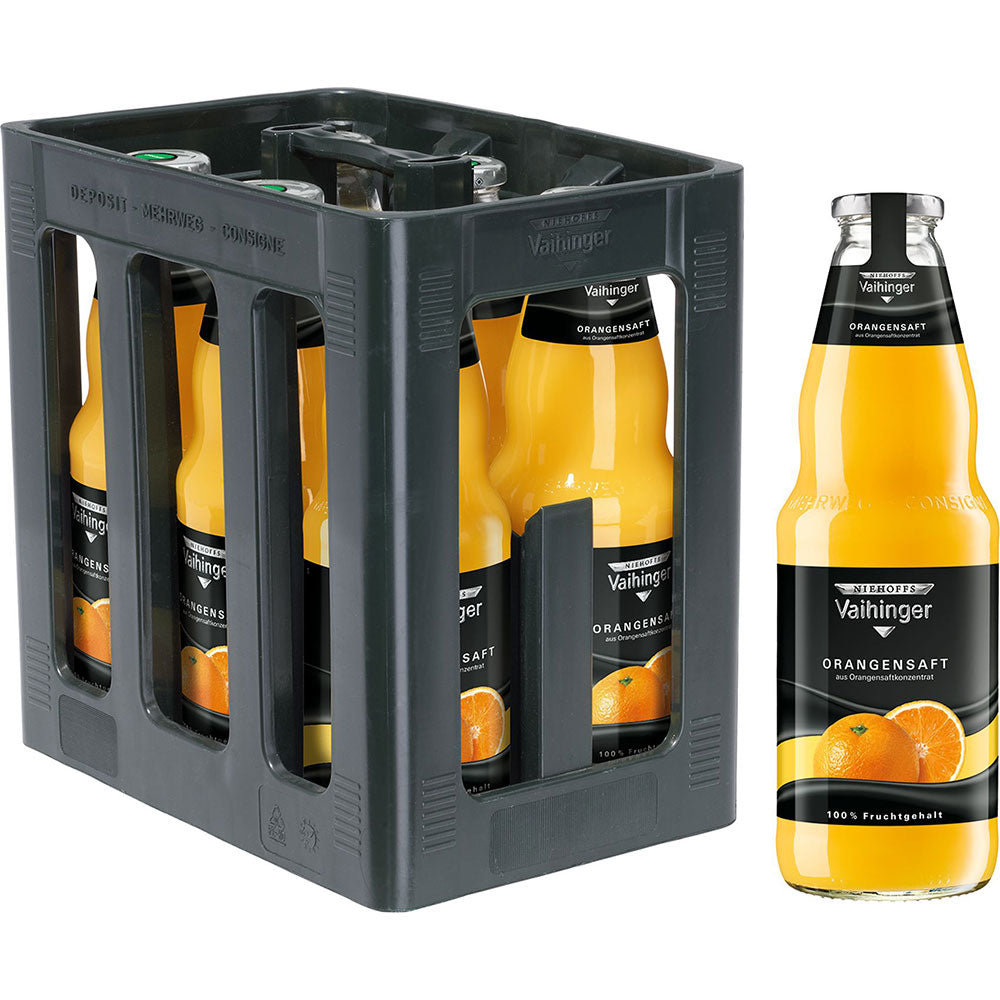 Eine Kiste Niehoffs Vaihinger Orangensaft 6x 1 Liter (MEHRWEG) steht neben einer einzelnen Flasche mit einem leuchtend orangefarbenen Etikett, das den erfrischenden 100%igen Orangensaft im Inneren hervorhebt.