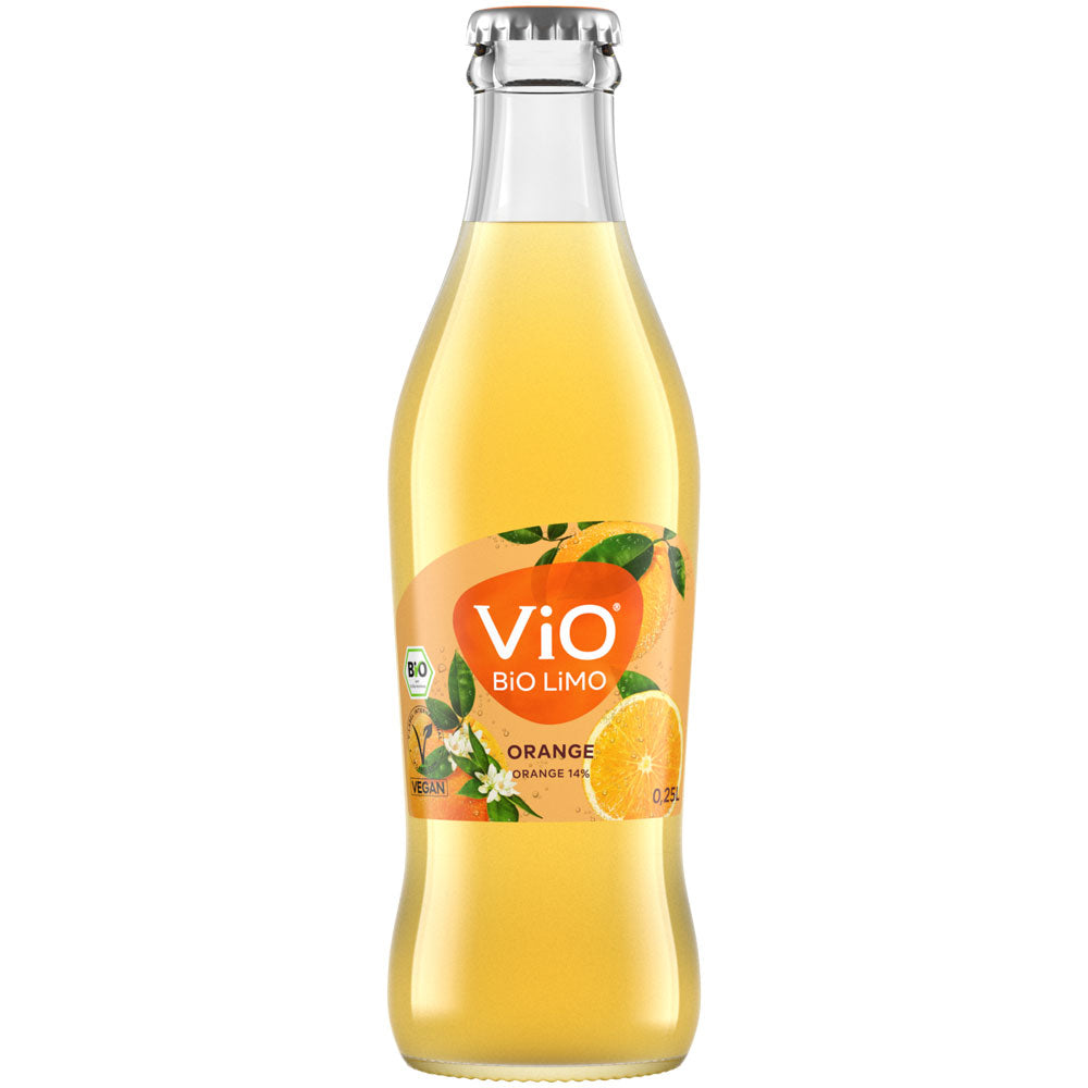 ViO Bio Limo Orange 24x 0,25L (MEHRWEG) - Klarglasflaschen mit orangefarbenen Etiketten, die Orangen und Blätter für eine erfrischende Bio-Limonade mit Orangengeschmack zeigen.