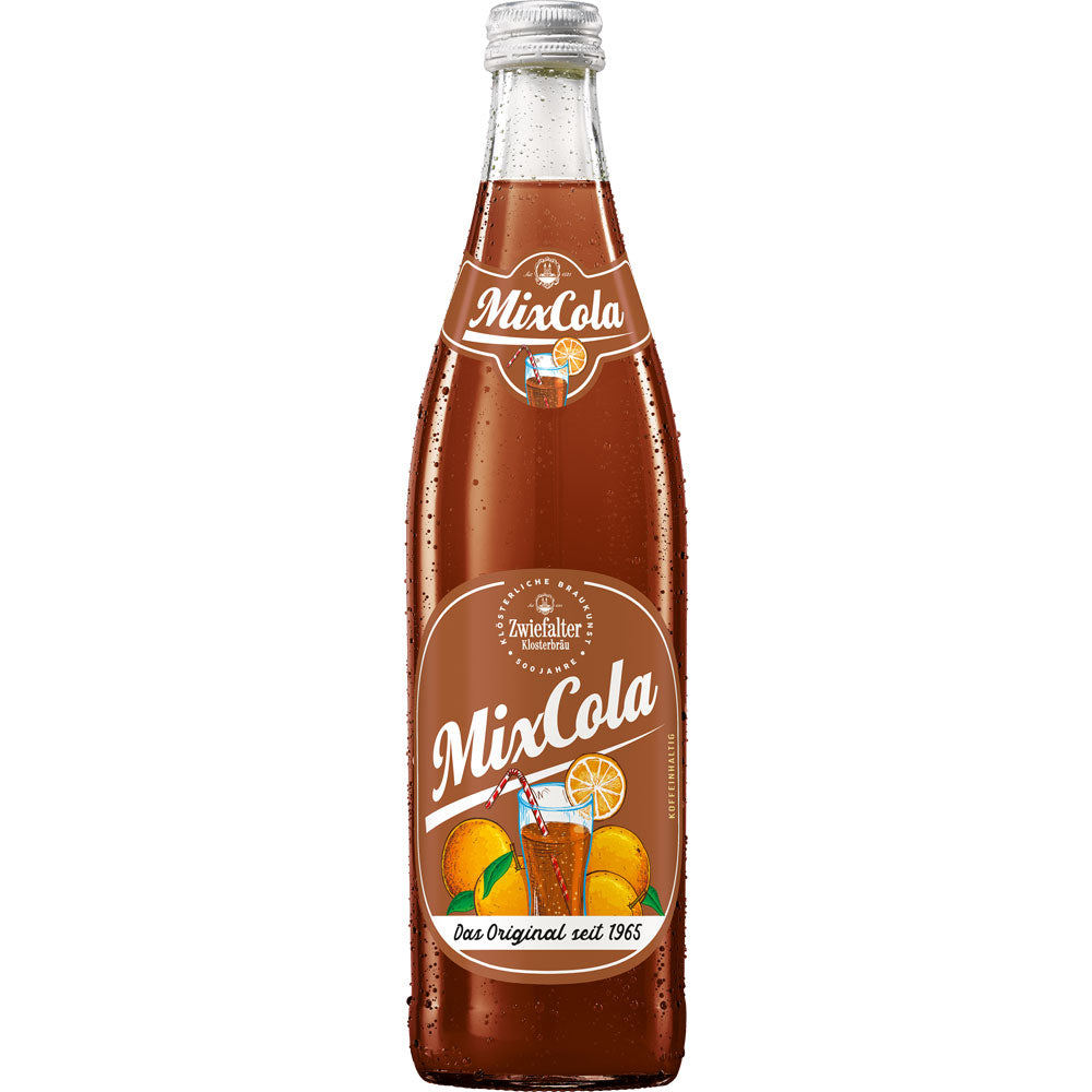 Eine Zwiefalter Klosterbräu Mix Cola 0,5 l Glasflasche (Teil eines 20er-Packs, MEHRWEG) mit einem Etikett mit Eis, Orangen- und Zitronenscheiben.