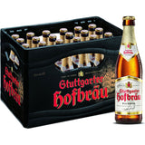 Ein Kasten Stuttgarter Hofbräu Pilsner 24x 0,33L (MEHRWEG) von Stuttgarter Hofbräu, gebraut mit Tettnanger Hopfen und nach traditioneller schwäbischer Brauart, mit einer Flasche vorne abgebildet.