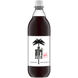 Eine 1L Flasche Afri Cola Zero ohne Zucker (MEHRWEG, PET) von Afri Cola, zuckerfrei und koffeinhaltig, mit weißem Etikett und dem kultigen schwarzen Palmenlogo auf der Vorderseite.