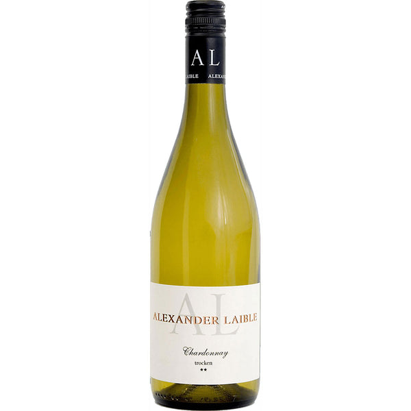 Eine Flasche Alexander Laible Chardonnay trocken 2* 2025, ein deutscher Weißwein, mit weißem Etikett und schwarzem Schraubverschluss.