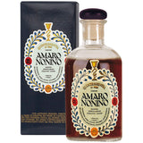 Eine Flasche und eine Schachtel von Nonino Distillatori's Amaro Nonino Quintessentia Di Erbe 35% (0,7L), ein eleganter Kräuter-Digestif mit einem verzierten Etikett mit Goldakzenten.