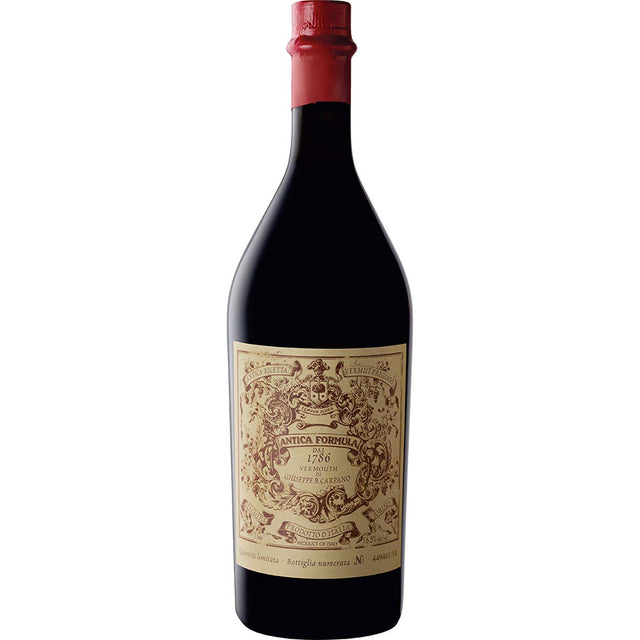 Der in einer dunklen Glasflasche mit rotem Wachssiegel und Vintage-Etikett präsentierte Antica Formula Carpano 16,5% 1 Liter ist ein erstklassiger italienischer Wermut von Antica Formula, der bei Kennern auf der ganzen Welt bekannt und geschätzt ist.