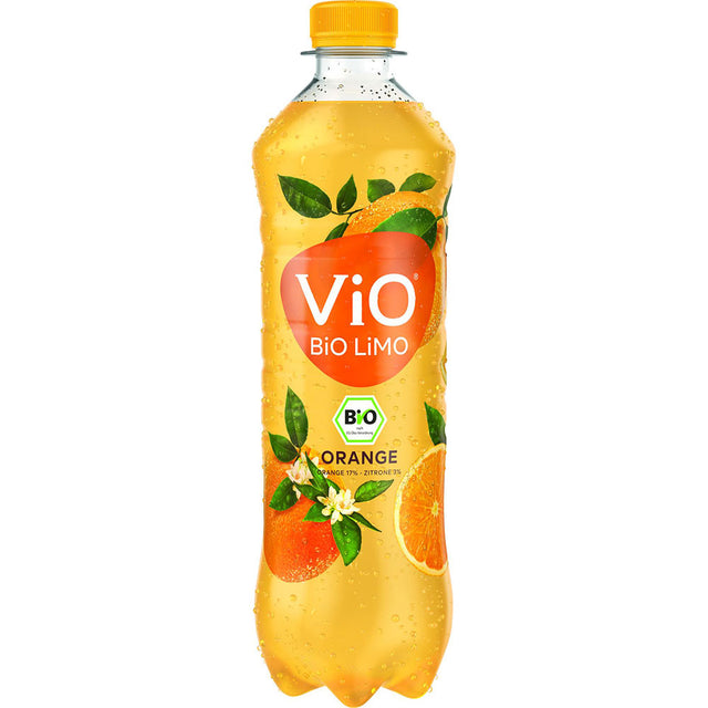 Eine ViO Bio Limo Orange PEW 0,5L Flasche mit Orangen- und Blattgrafik auf dem Etikett, hergestellt mit natürlichem Mineralwasser. Packungsgröße: 18x 0,5 Liter (Einweg).